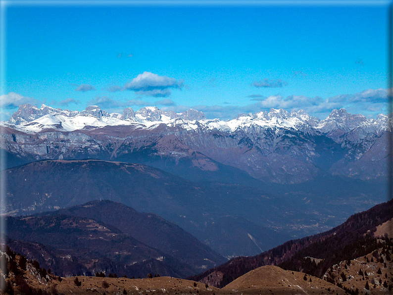 foto Salita dal Monte Tomba a Cima Grappa